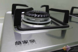 萬家樂QM16燃?xì)庠钤u測 一年整機(jī)保修，雙分氣盤引領(lǐng)節(jié)能科技新風(fēng)尚